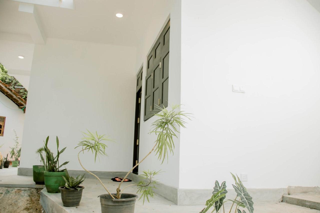 Hotel Navodya Guest Mirissa Exterior foto
