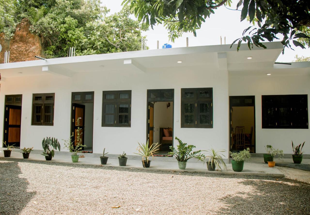 Hotel Navodya Guest Mirissa Exterior foto