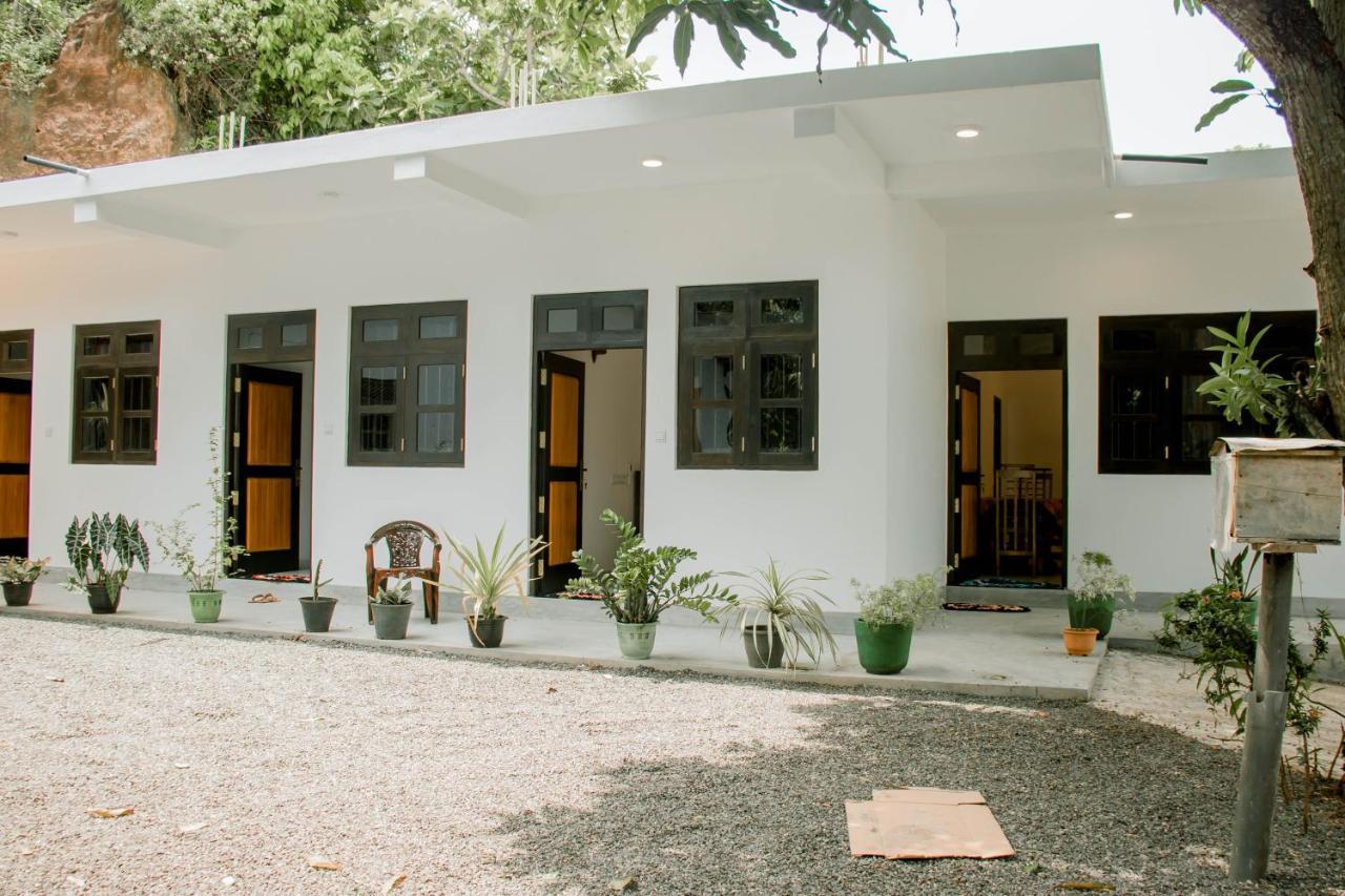 Hotel Navodya Guest Mirissa Exterior foto